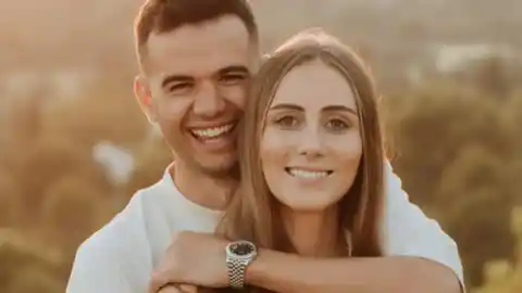 Imagen 1 de Staxx anuncia sin previo aviso que será padre por primera