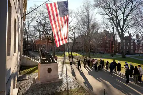 Imagen 1 de El Departamento de Justicia de Estados Unidos demanda a Harvard por supuesto antisemitismo