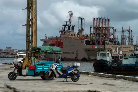 Imagen 1 de Buque ruso con 200 mil barriles de diésel desvía rumbo