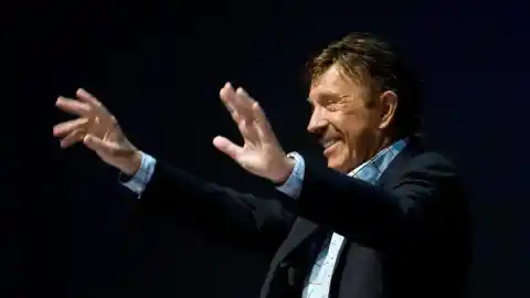Imagen 1 de Así fue el último vídeo de Chuck Norris: boxeando diez días antes de morir