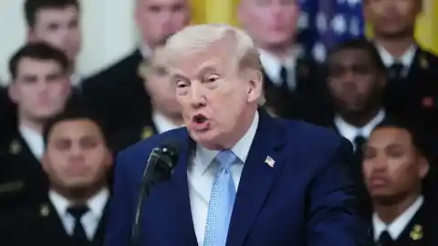 Imagen 1 de Trump aplaza mandato de recopilar datos migratorios