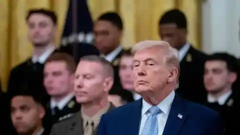 Imagen 1 de Trump sopesa salir de Rota y Morón