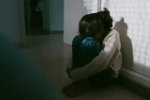 Imagen 1 de Madre envía comida al hijo retenido por padre tras denunciar