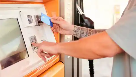 Imagen 1 de España rebaja hasta 30 céntimos el precio de la gasolina
