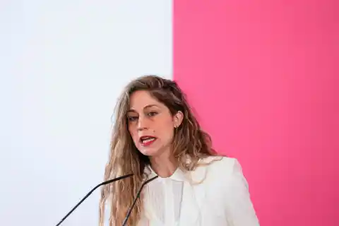 Imagen 1 de Lara Hernández exige decreto de vivienda para mitigar guerra