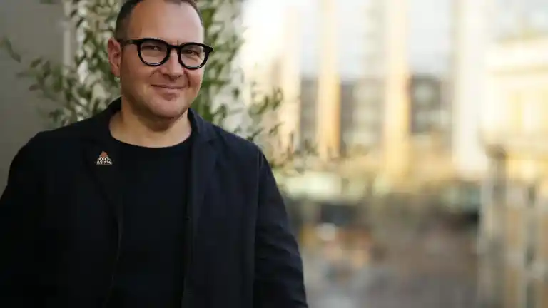Imagen 1 de Cory Doctorow advierte que la IA arruinará la economía