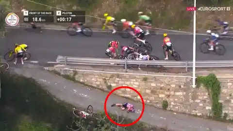 Imagen 1 de Ciclista Debora Silvestri estable tras caída al vacío