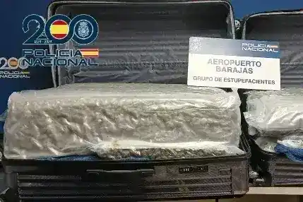 Imagen 1 de La cocaína se camufla en café y jabón para colarse en Barajas: 160 kilos de droga requisados en menos de tres meses