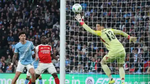 Imagen 1 de Un error fatal de Kepa y el doblete de O'Reilly permiten al City levantar la Carabao Cup