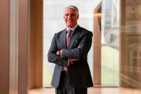 Imagen 1 de Andrea Orcel copia la 'táctica Florentino Pérez' en su asalto al mercado alemán