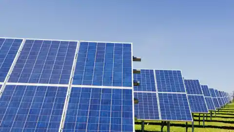 Imagen 1 de Ayuso pide auditar las 53 plantas solares de Madrid por el