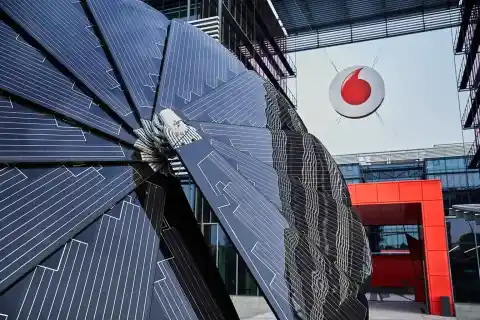 Imagen 1 de FCC y Vodafone firman acuerdo para migrar comunicaciones