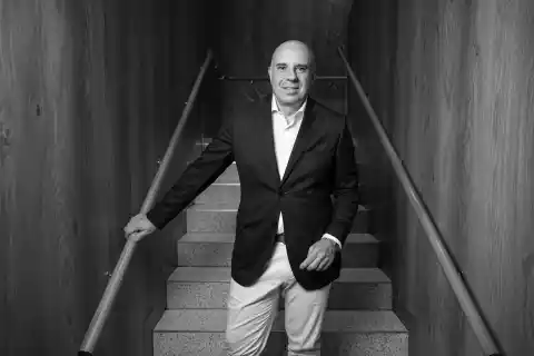 Imagen 1 de Antonio Romero revela que la tienda del Bernabéu supera un