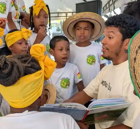 Imagen 1 de Estudiantes de Bocas del Atrato esperan libros tras nueve