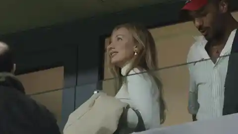 Imagen 1 de Ester Expósito asiste al derbi del Bernabéu con Mbappé