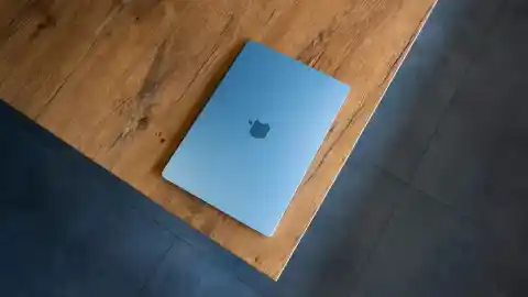 Imagen 1 de El MacBook Air M4 baja de precio, y no es en su configuración mínima: 24 GB de RAM y 512 GB de almacenamiento a mínimo histórico