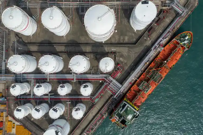 Imagen 1 de AIE estudia extraer petróleo tras daños en infraestructuras