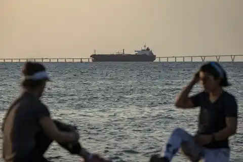 Imagen 1 de Bloqueo en Ormuz dispara precios del petróleo mundial