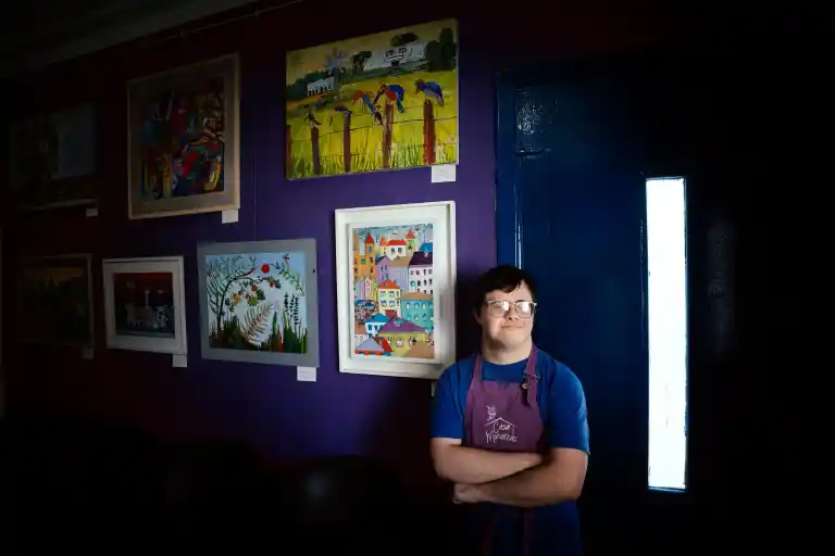 Imagen 1 de Un bar cultural en Argentina que genera trabajo y autonomía para personas con discapacidad