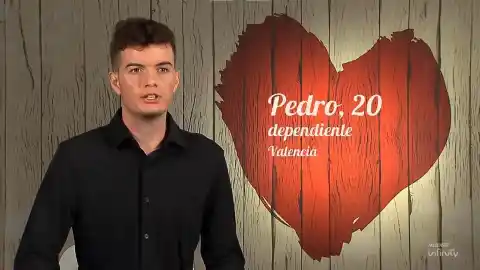 Imagen 1 de Pedro llega a First Dates con aro de luz por amor al TikTok
