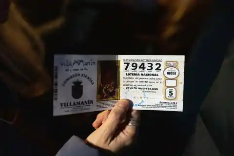 Imagen 1 de La Comisión de Fiestas de Villamanín comienza el reparto de los 59.400 euros por papeleta tras el conflicto por los boletos no registrados