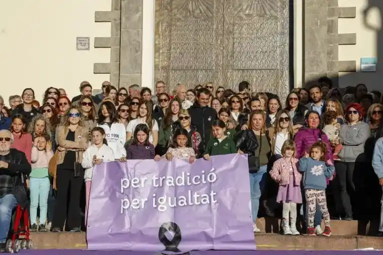 Imagen 1 de El alcalde de Sagunto pide cambios en la Semana Santa para incluir a las mujeres y evitar el veto de Turismo: "Es el momento para ser valientes"