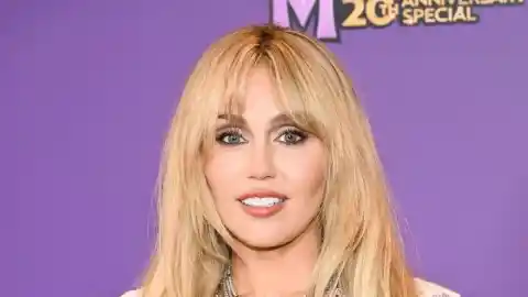 Imagen 1 de De los guiños a los fans al cameo de Selena Gomez: el reencuentro de Hannah Montana con Miley Cyrus como protagonista
