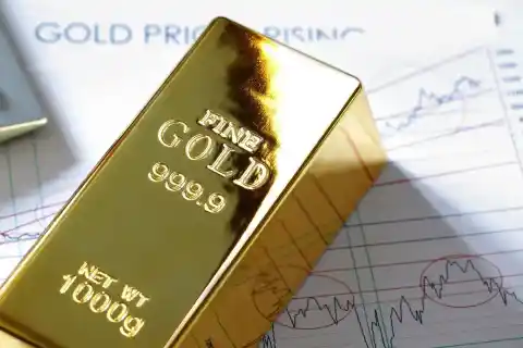 Imagen 1 de Inversores dudan si Bolsa o oro tocarán suelo primero