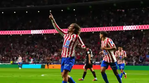 Imagen 1 de El Atlético supera al Sevilla en el segundo tiempo