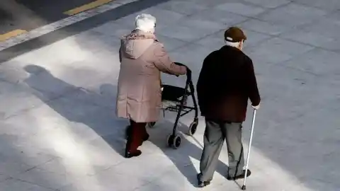 Imagen 1 de Golpe al alzhéimer: caminar 5.000 pasos diarios puede ralentizar hasta siete años el deterioro cognitivo