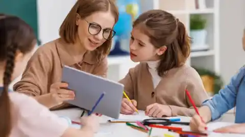 Imagen 1 de De prohibir móviles a mutilar tabletas: maneras de gestionar (mal) la tecnología en el aula