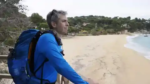 Imagen 1 de La vuelta al mundo a pie de un catalán: “Lo que más miedo me da es que me atropellen”