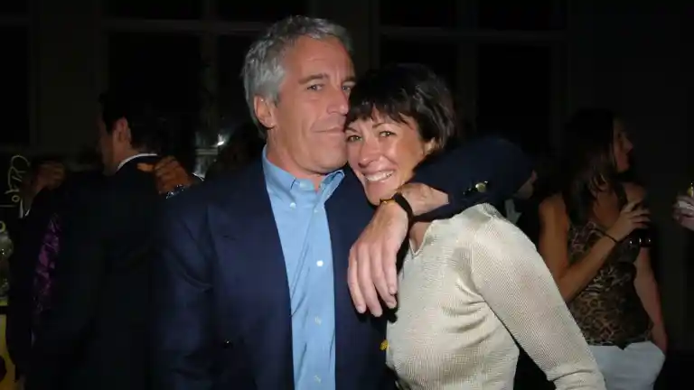 Imagen 1 de La última maniobra legal de Ghislaine Maxwell amenaza con retrasar la publicación de los papeles de Epstein
