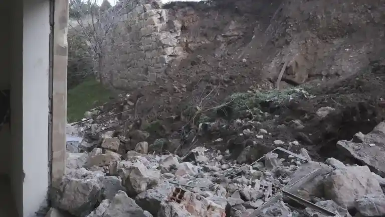 Imagen 1 de Susto en Salamanca: la muralla de la ciudad sufre un desprendimiento de 15 metros