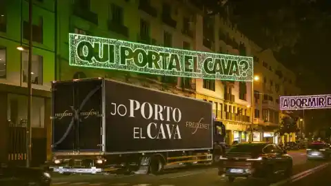 Imagen 1 de '¿Quién trae el cava?': la espectacular campaña de Freixenet con un camión de nueve metros