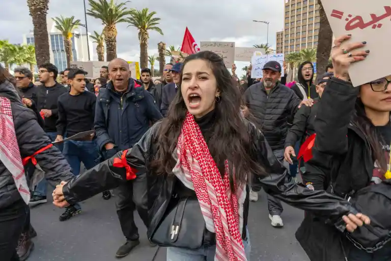 Imagen 1 de Una ola de protestas ambientales y sociales en Túnez cuestiona el poder autocrático del presidente Said