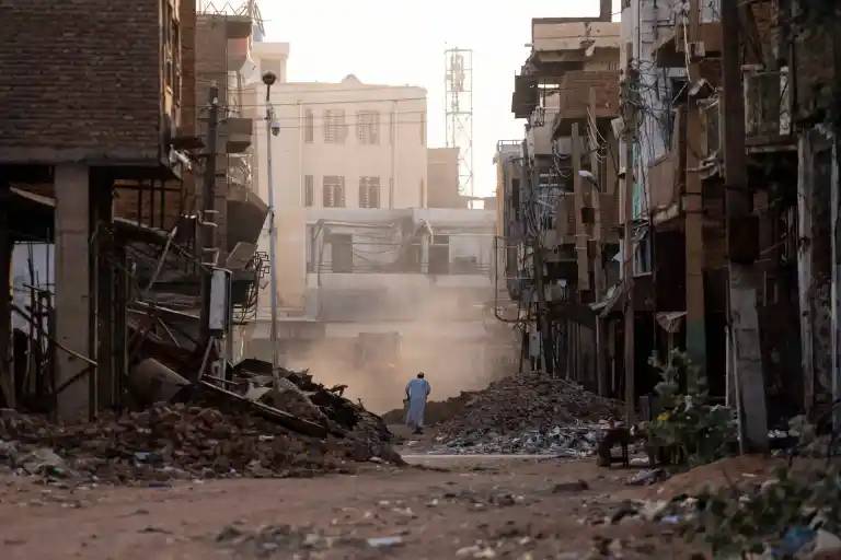 Imagen 1 de Un equipo de la ONU logra entrar en la ciudad sudanesa de El Fasher tras la masacre de los paramilitares: “Es un lugar fantasma”