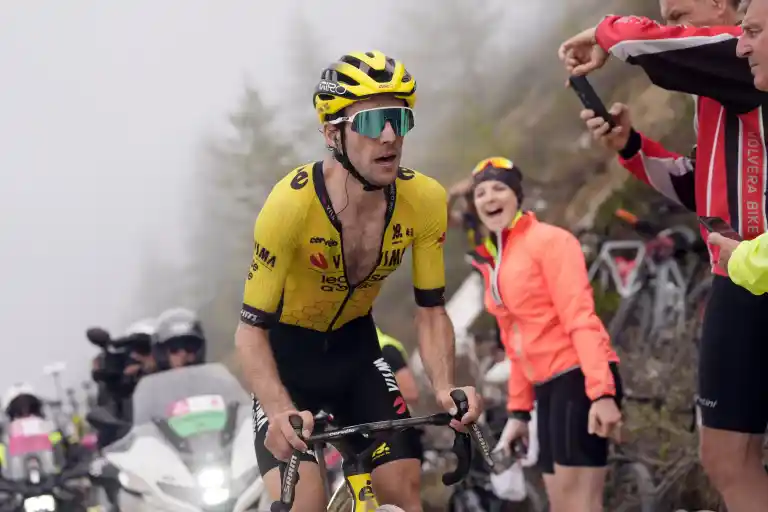 Imagen 1 de Simon Yates, vigente campeón del Giro de Italia, anuncia su retirada ante el estupor del pelotón