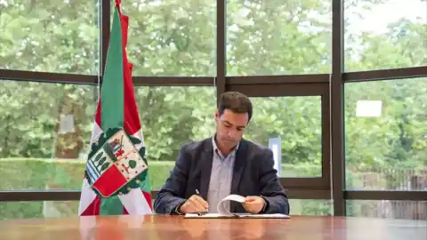 Imagen 1 de El lehendakari condena las pintadas en la tienda de la diputada de Vox Amaia Martínez en Vitoria