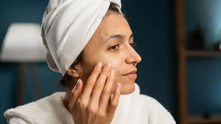 Imagen 1 de El gel exfoliante con hidrógeno activo para limpiar en profundidad e hidratar las zonas más resecas de tu piel