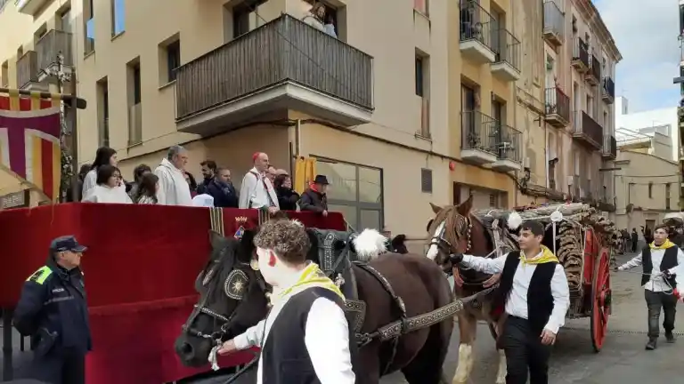 Imagen 1 de La inclemencia del tiempo obliga a posponer la celebración de los Tres Tombs de Vilanova, un evento tradicional que se ve afectado por las condiciones meteorológicas adversas.