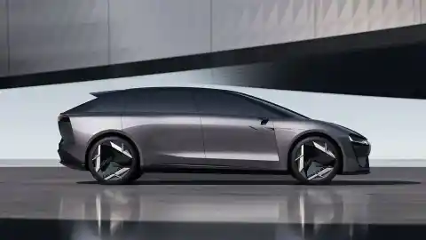 Imagen 1 de China lanza un coche eléctrico que supera los 1.500 km de autonomía y alcanza 0 a 100 km/h en 3 segundos
