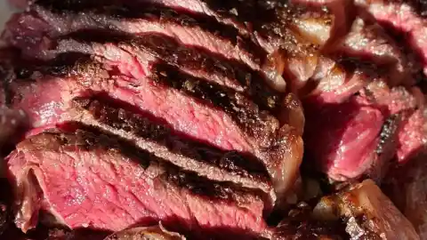 Imagen 1 de La importancia de la sal en la carne: ¿cuándo es el momento ideal? Las expertas parrilleras comparten sus opiniones.