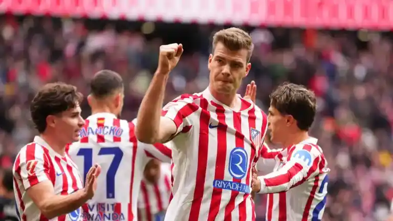 Imagen 1 de Sørloth y la suerte se unen para darle la vuelta al Atlético en el partido contra el Mallorca.