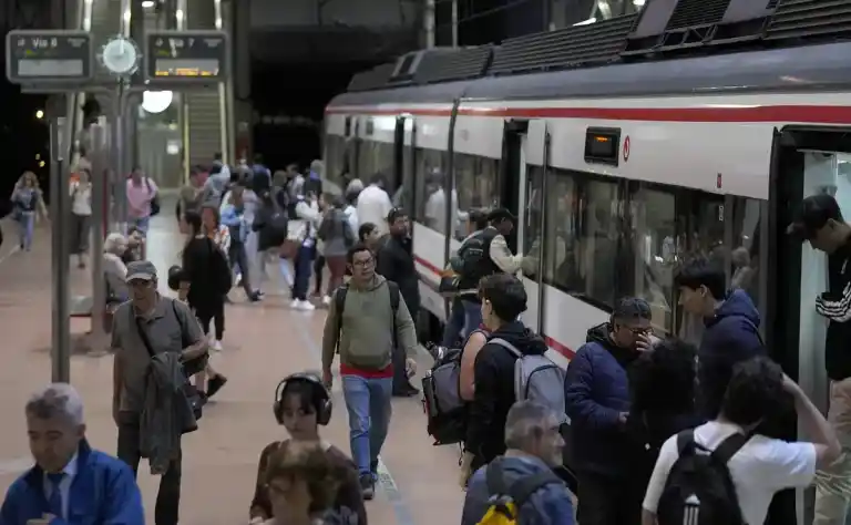 Imagen 1 de Antes del accidente de Adamuz, los españoles ya mostraban una confianza débil en el transporte, con un nivel de credibilidad de 53 puntos sobre 100.