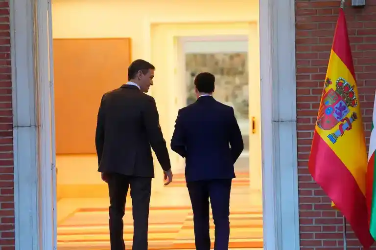 Imagen 1 de El País Vasco pide a Sánchez una mayor participación en la gestión de la inmigración y que la Ertzaintza tenga un papel activo en los procesos de expulsión de extranjeros.
