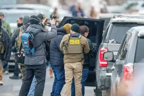 Imagen 1 de Un juez de Minnesota ordena a declarar al director del ICE por posible desacato