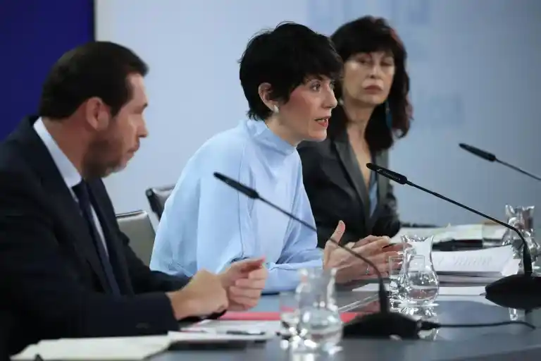 Imagen 1 de El Ejecutivo ha decidido someter a debate público el proyecto de regularización especial para aproximadamente medio millón de migrantes.