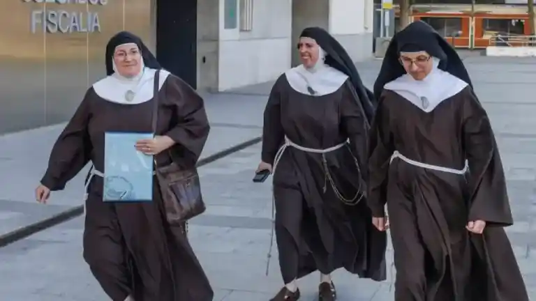 Imagen 1 de Un juzgado de Bilbao ha decidido suspender el desahucio de las exmonjas del monasterio de Orduña, en Belorado.