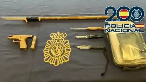 Imagen 1 de Un hombre que era propietario de una vivienda fue detenido después de amenazar con una pistola a su inquilino para que abandonara el hogar que compartían.